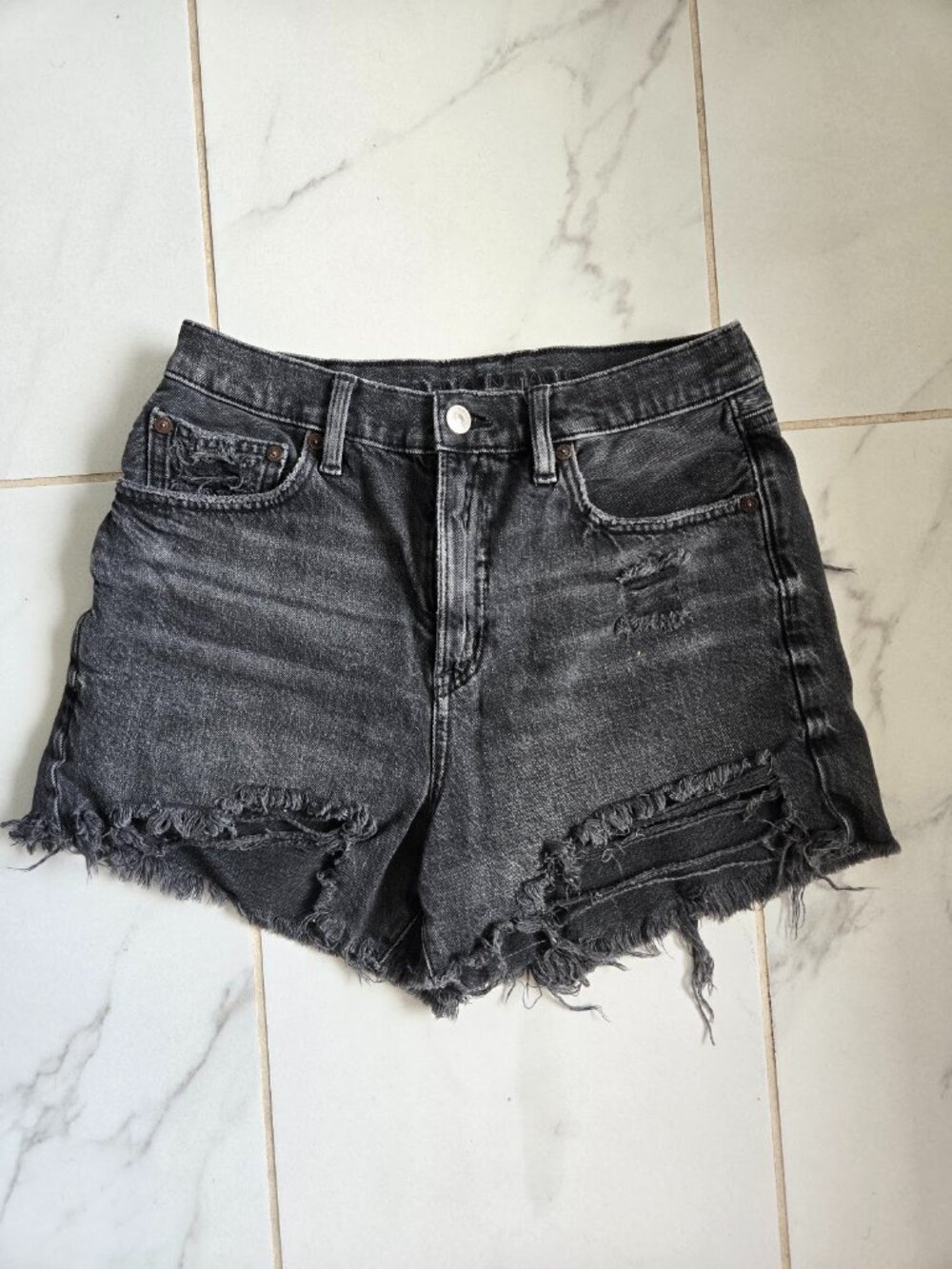 American Eagle Black Washed Distressed Highest Rise '90s Boyfriend Short Size 4